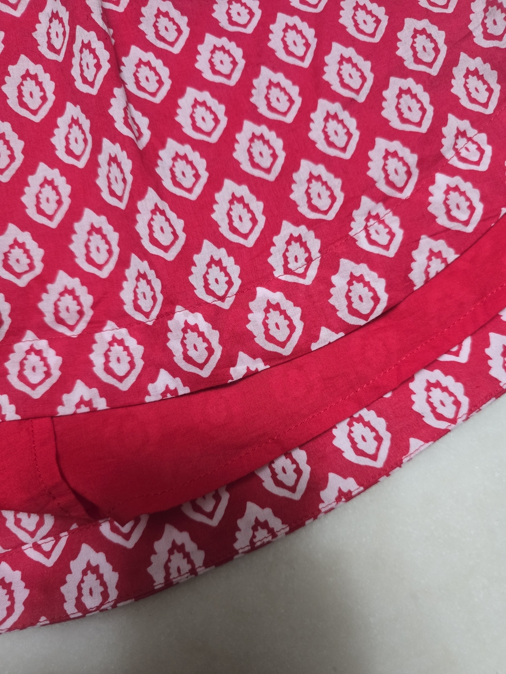 Vineyard Vines Pink & White Patterned Women's Shorts - Picture 2 of 6